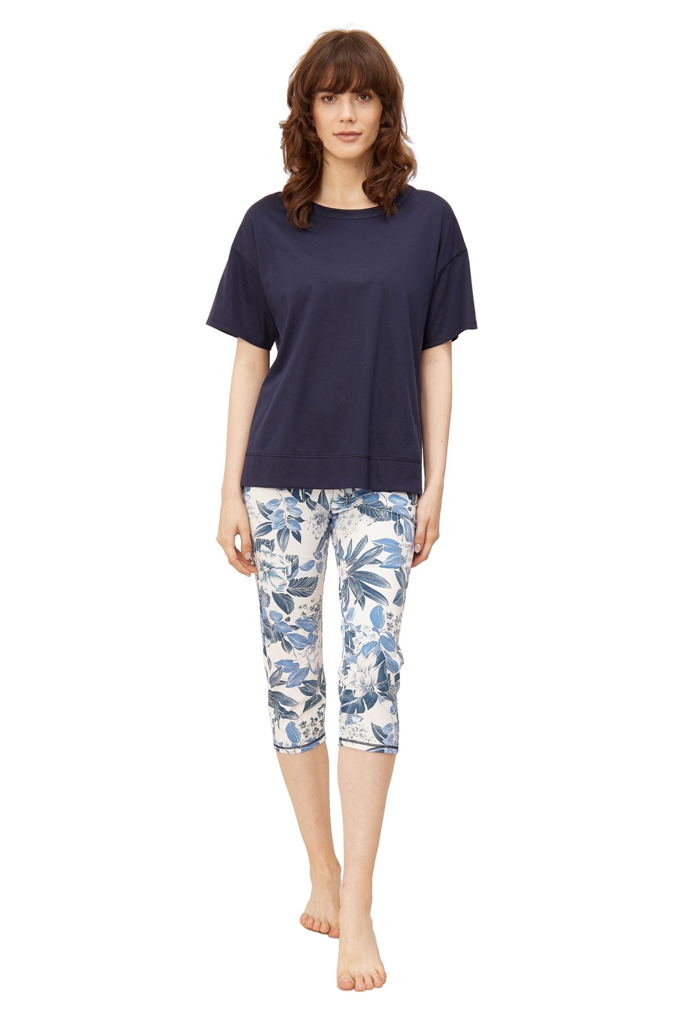 This two-piece pajama set from Rösch's Smart Casual collection is crafted from lightweight, supple single jersey cotton fabric, boasting a solid colored top and capri pants embellished with an indigo floral print. Short sleeve Wide crew-neck