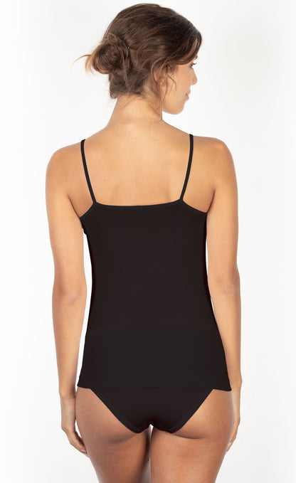 EGi's Filo di Scozia collection boasts a sleek camisole made of mercerized premium-grade cotton, renowned as "Lisle Cotton Yarn", "Lisle Thread", "Thread Scotland", "Filo di Scozia" (Italian) or "Fil d'Ecosse" (French).