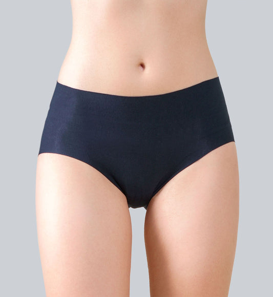 This Laser Cut Cotton Full Brief by EGi boasts a seamless fabric construction and optimal stretchability, making it ideal for all-day wear. Its thin, breathable cotton fabric ensures superior comfort, while its sweat-wicking fabric technology ensures dryness around the clock.